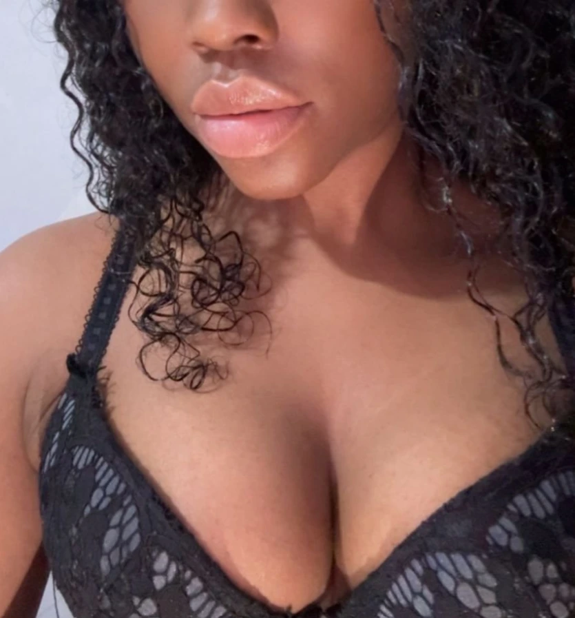 Local African Escort Zola in Connaught Place, Delhi