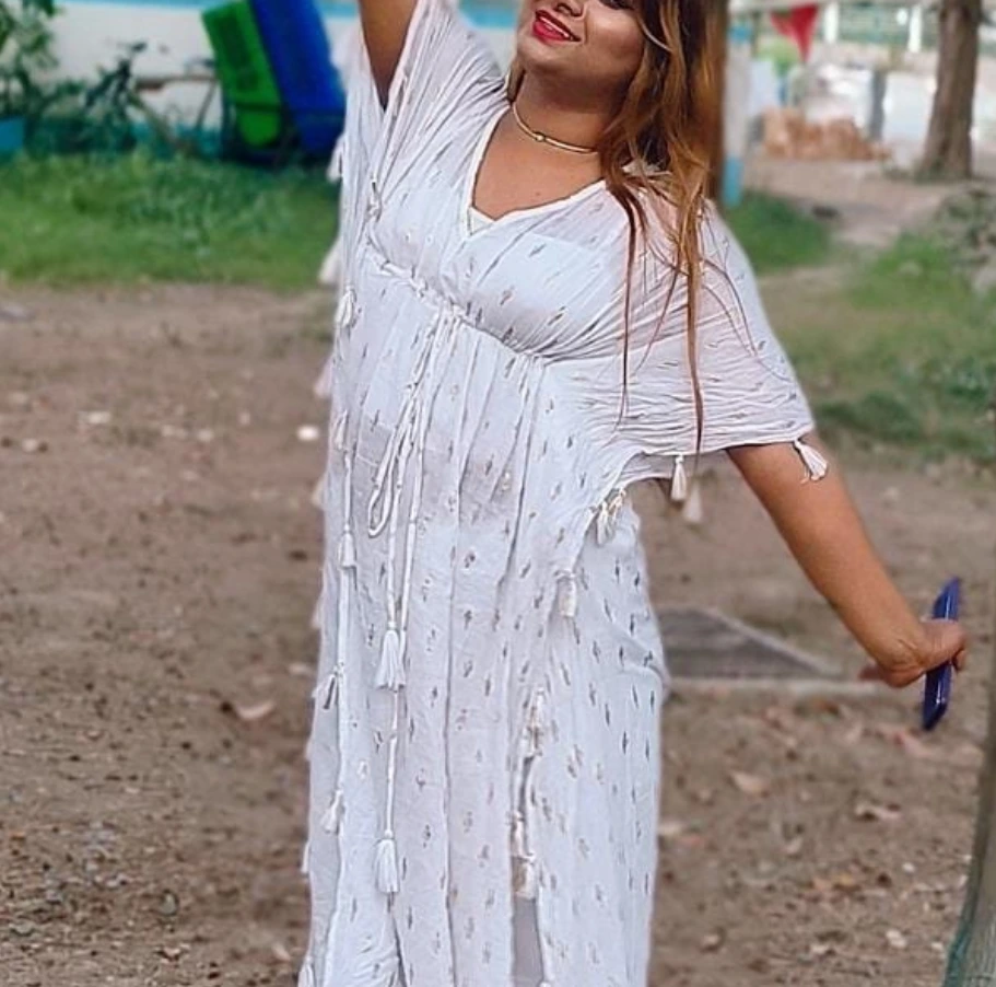 B-grade Mature celebrity Near Panchsheel Park, Delhi